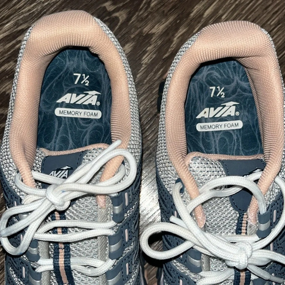 Avia woman’s memory foam tennis shoes size 7.5 - Picture 3 of 6